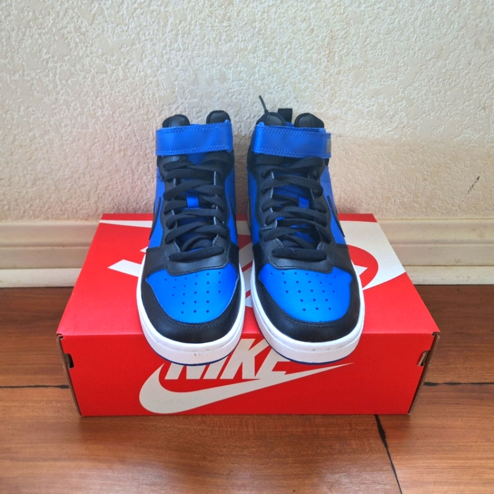 Nike - Picture 2 of 4